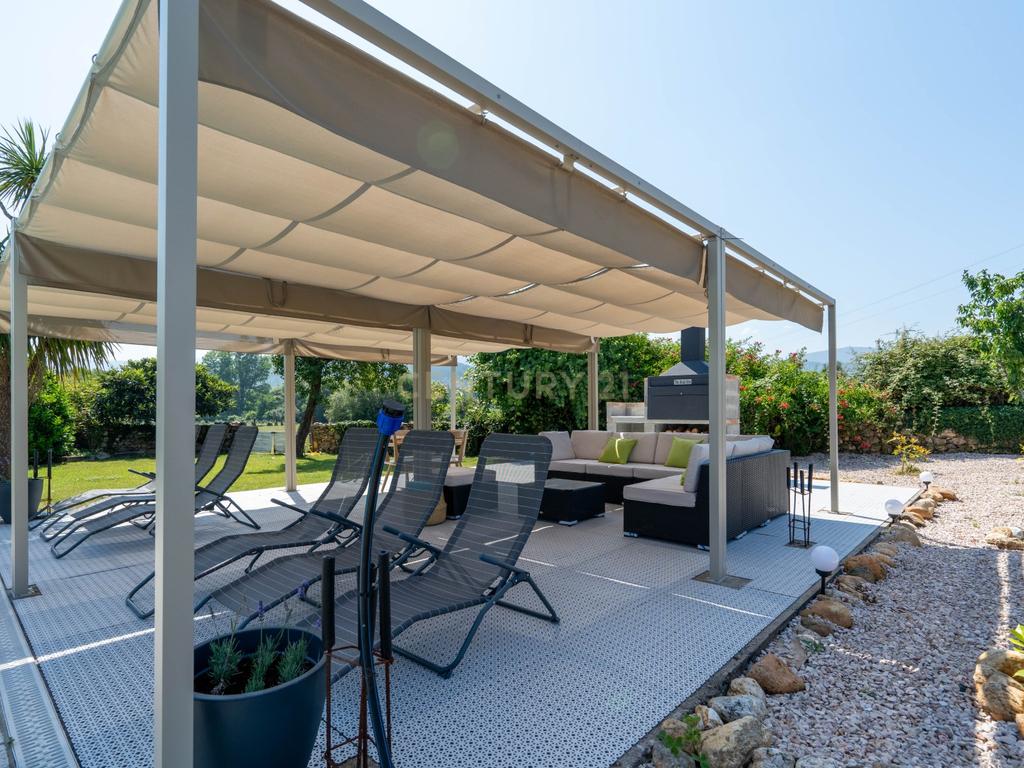 Moradia T7 tradicional em bom estado com varanda coberta, pátio, piscina, terraço coberta, vistas boas e jardim numa localização sossegada perto do centro de Arganil e o rio Alva - Image 15