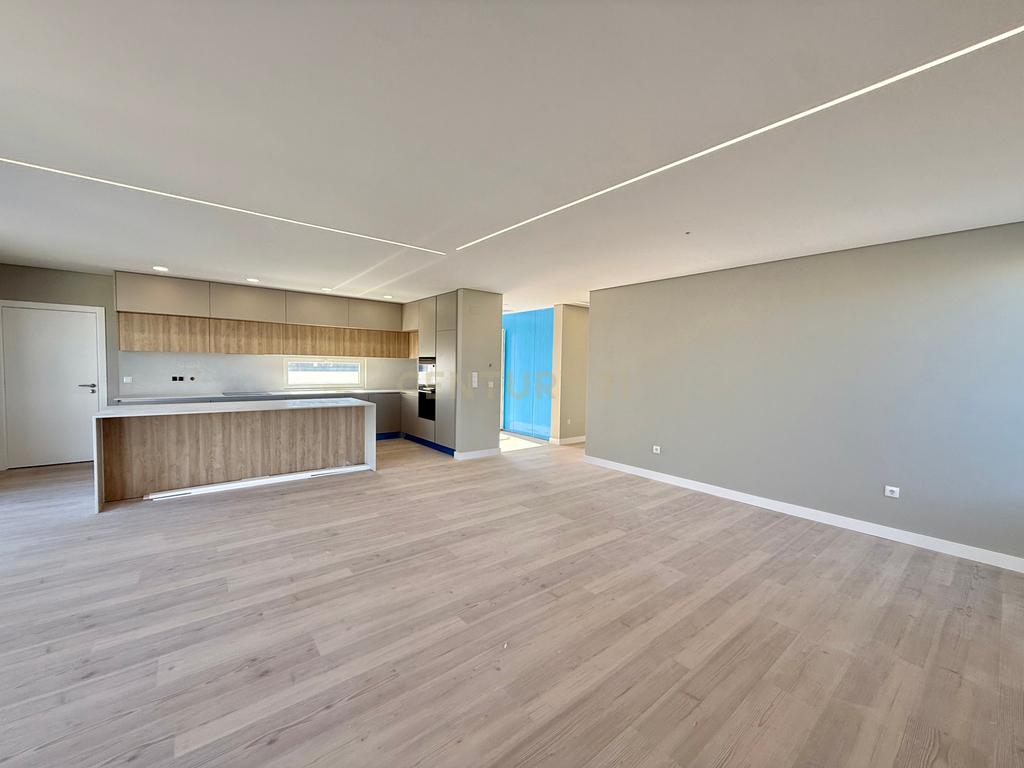 Moderna Moradia T3 em Azeitão, Setúbal - Em Construção - Image 4