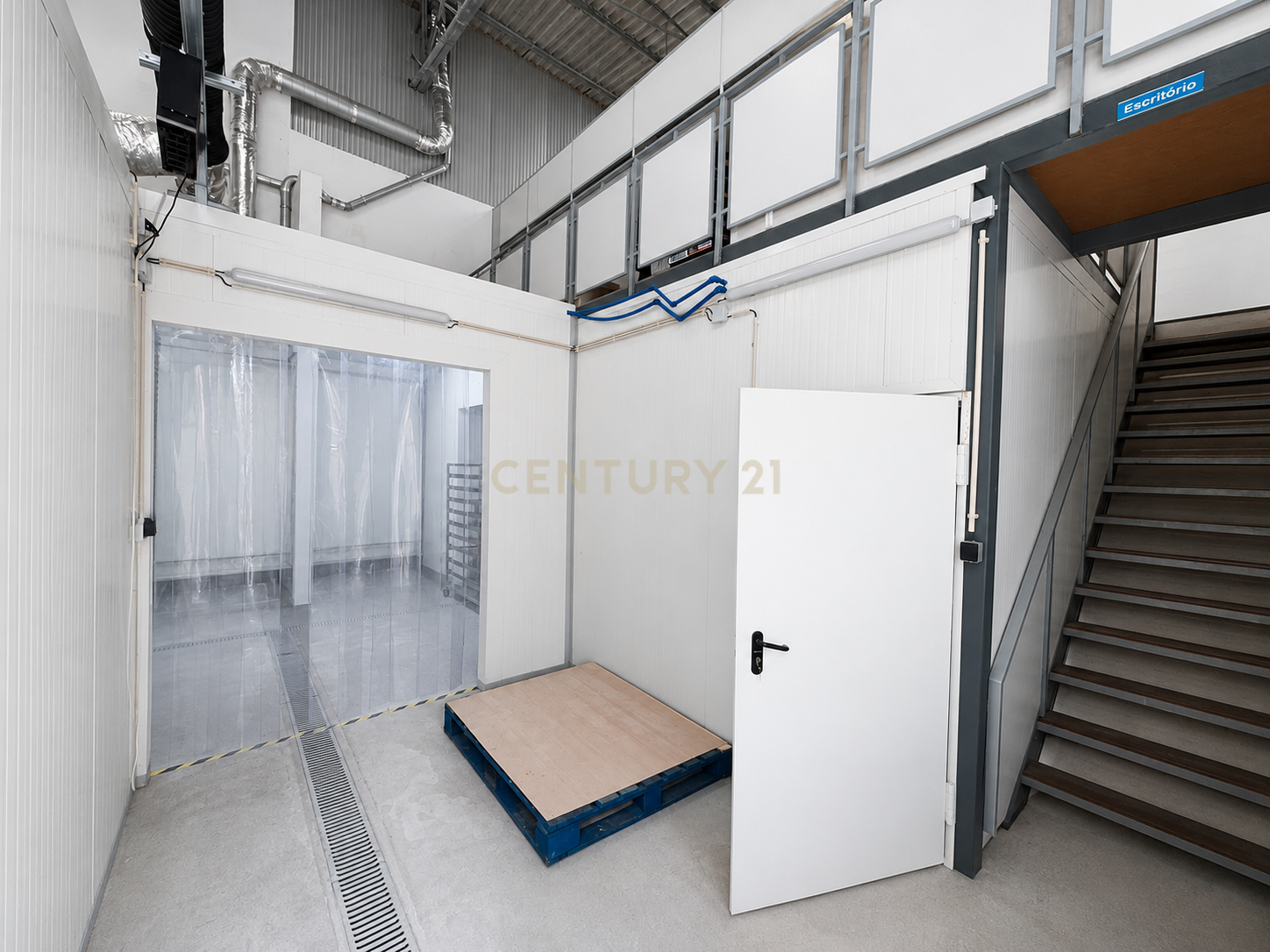 Fotografia 9 de Trespasse | Armazém Preparado para Cozinha Industrial | Guilhabreu – Vila do Conde