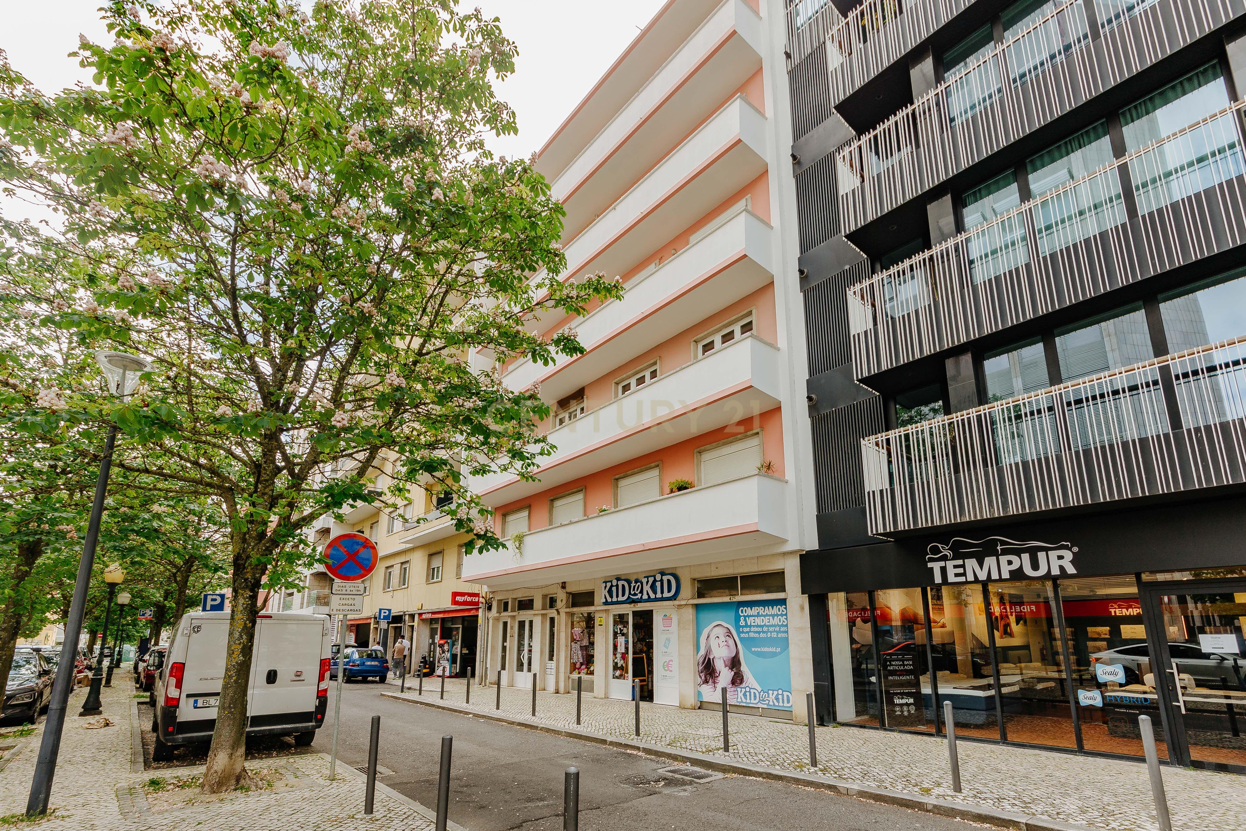 APARTAMENTO T5 REMODELADO SALDANHA LISBOA - Image 57