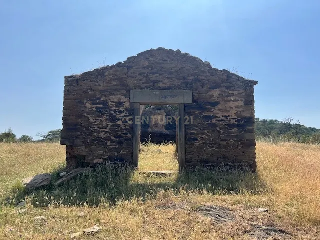 Herdade com 59,225 ha , 687m2 urbano, nascente de água, em Colos, Odemira - Image 56