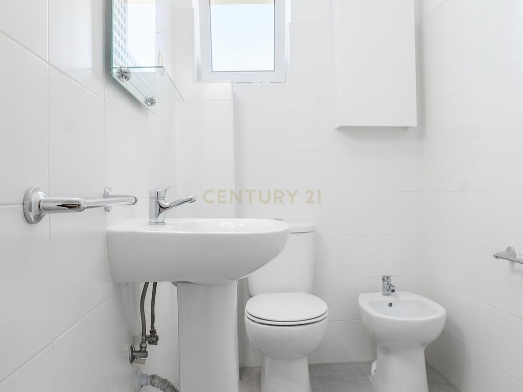 Apartamento T1 com Varandas em Barreiro, Setúbal - Image 13