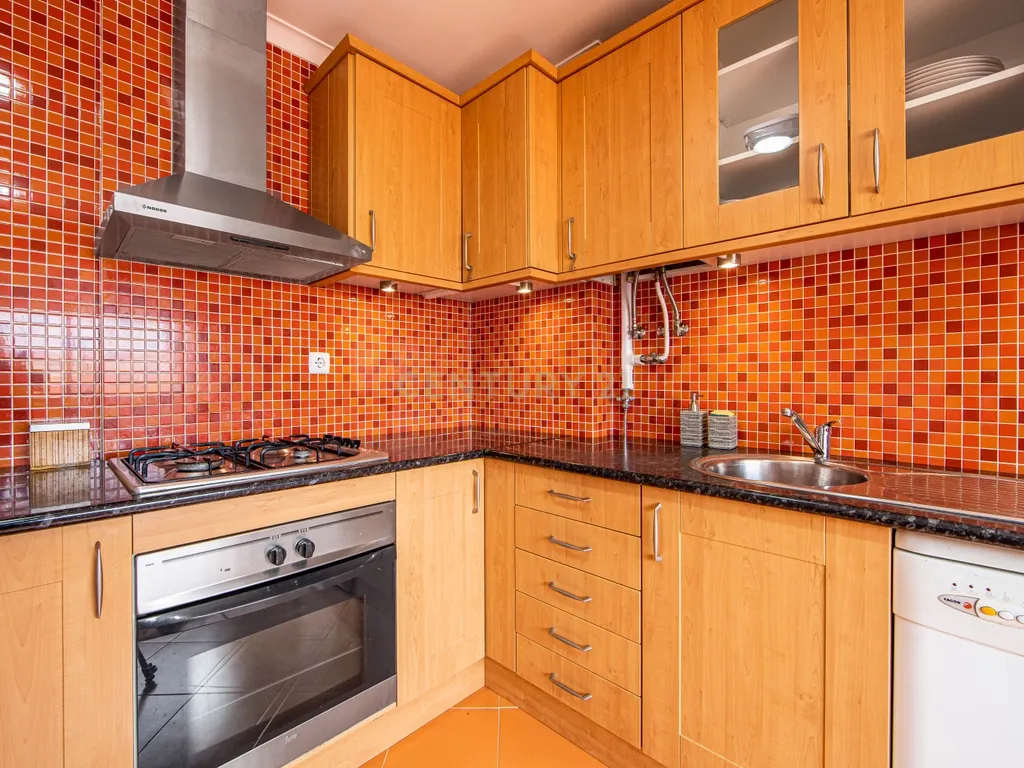 Apartamento T2 no Pinhal Novo com varanda e arrecadação - Image 4