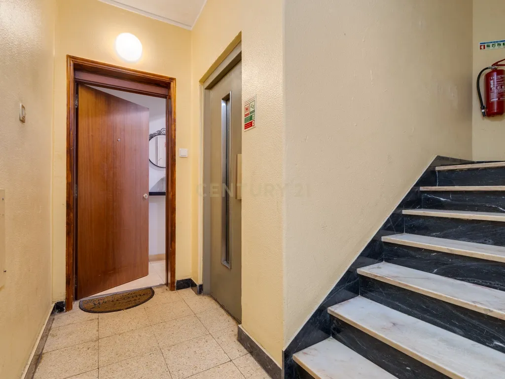 Apartamento T3 no Centro de Faro - Image 18