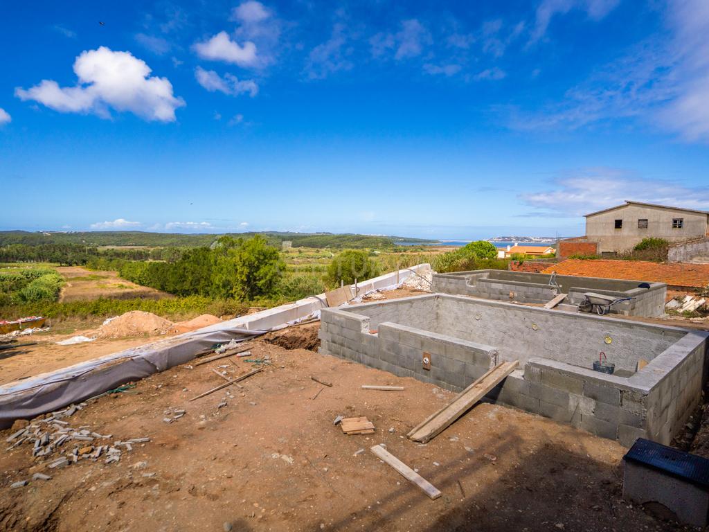 Moradia T3 com Piscina | Vista Lagoa de Óbidos e Foz do Arelho - Image 4