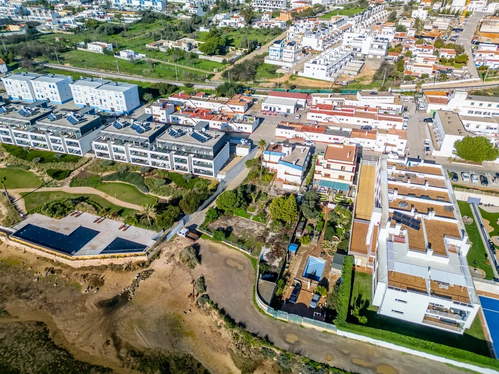 Terreno Urbano na 1.ª Linha da Ria Formosa com Projecto em Aprovação – Fuseta - Image 7