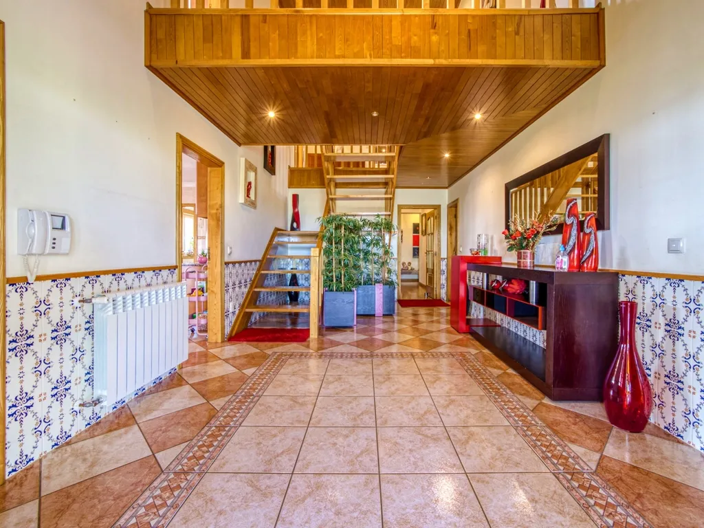 Moradia localizada na capital de distrito, no coração do Nordeste Transmontano. - Image 9