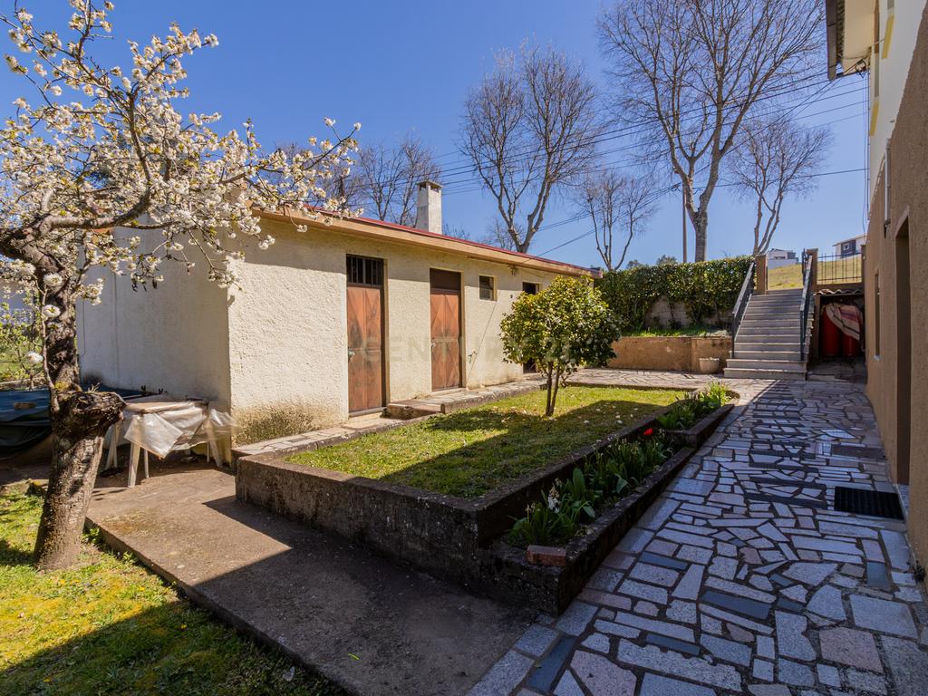 Moradia Bifamiliar + Anexo com #TERRENO -#CENTRO DE BRAGANÇA - Image 6