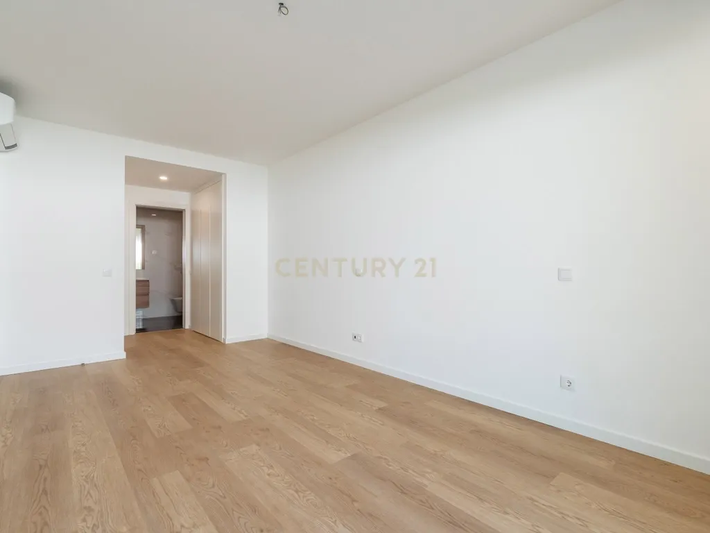 Apartamento T2 Novo a Estrear, Piscina, Estacionamento Privativo, no Centro de Albufeira – Correeira - Image 10
