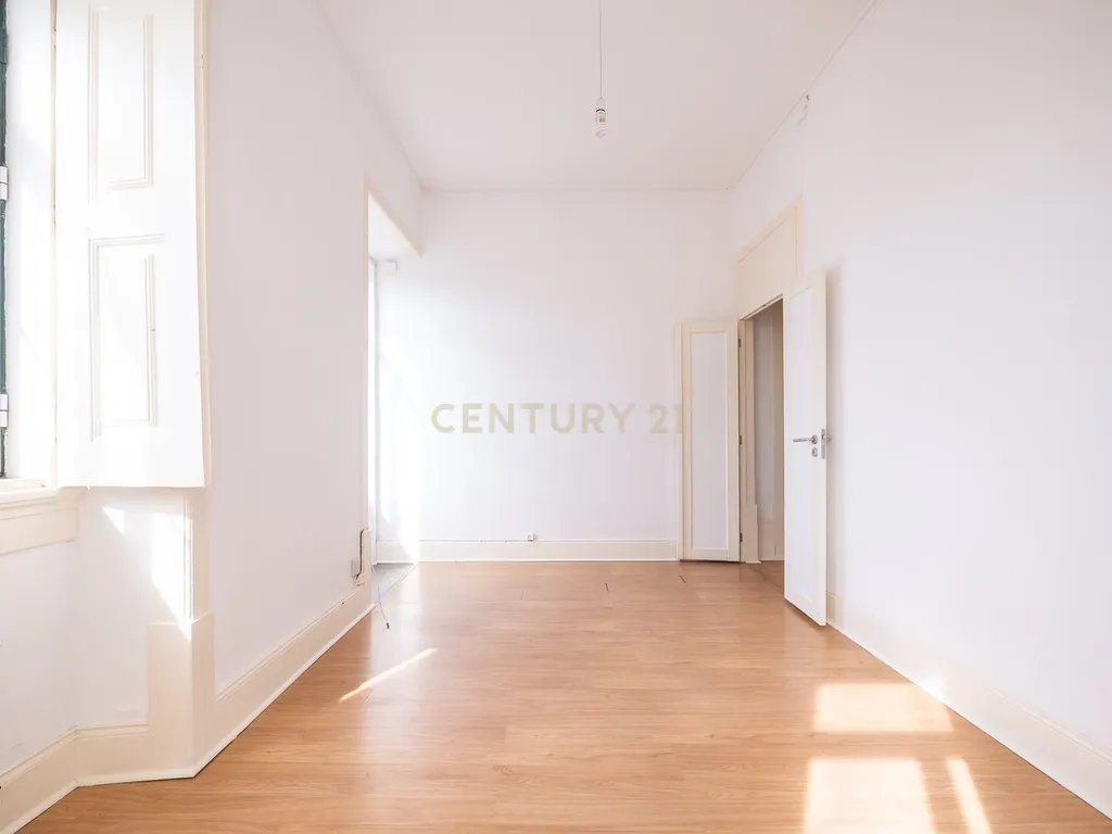 Apartamento T3+1 com varanda | Rua Guerra Junqueiro, Coimbra - Image 4