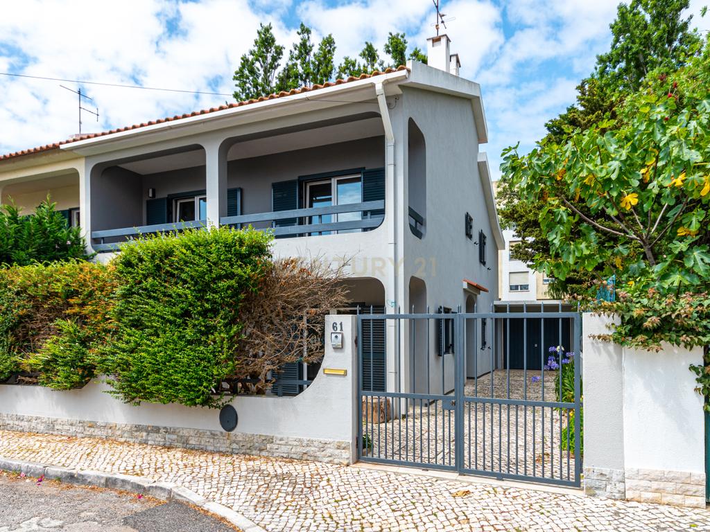 Moradia Unifamiliar T5 em Carcavelos  - Image 1