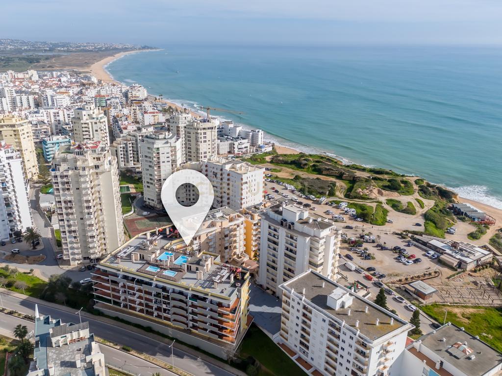 Apartamento T1 | Vista mar | Piscina | Estacionamento | Praia 100mt | Armação de Pera | Algarve - Image 1