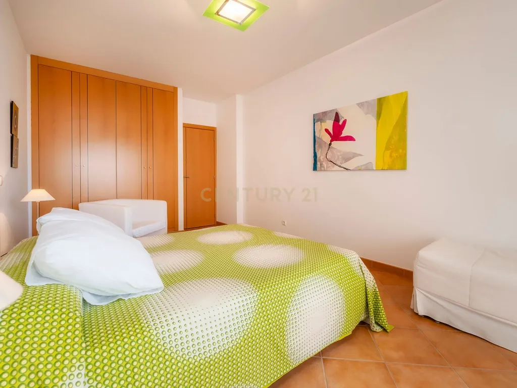 Apartamento T1 | Vista mar | Piscina | Estacionamento | Praia 100mt | Armação de Pera | Algarve - Image 12