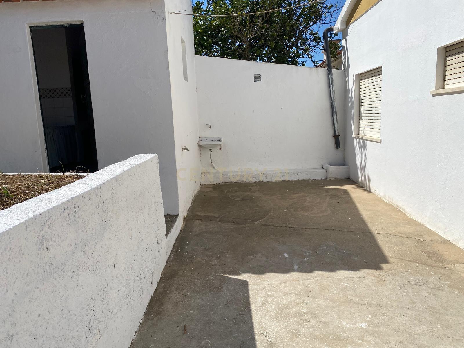 Moradia V3 com garagem e armazém Torres Vedras - Image 12