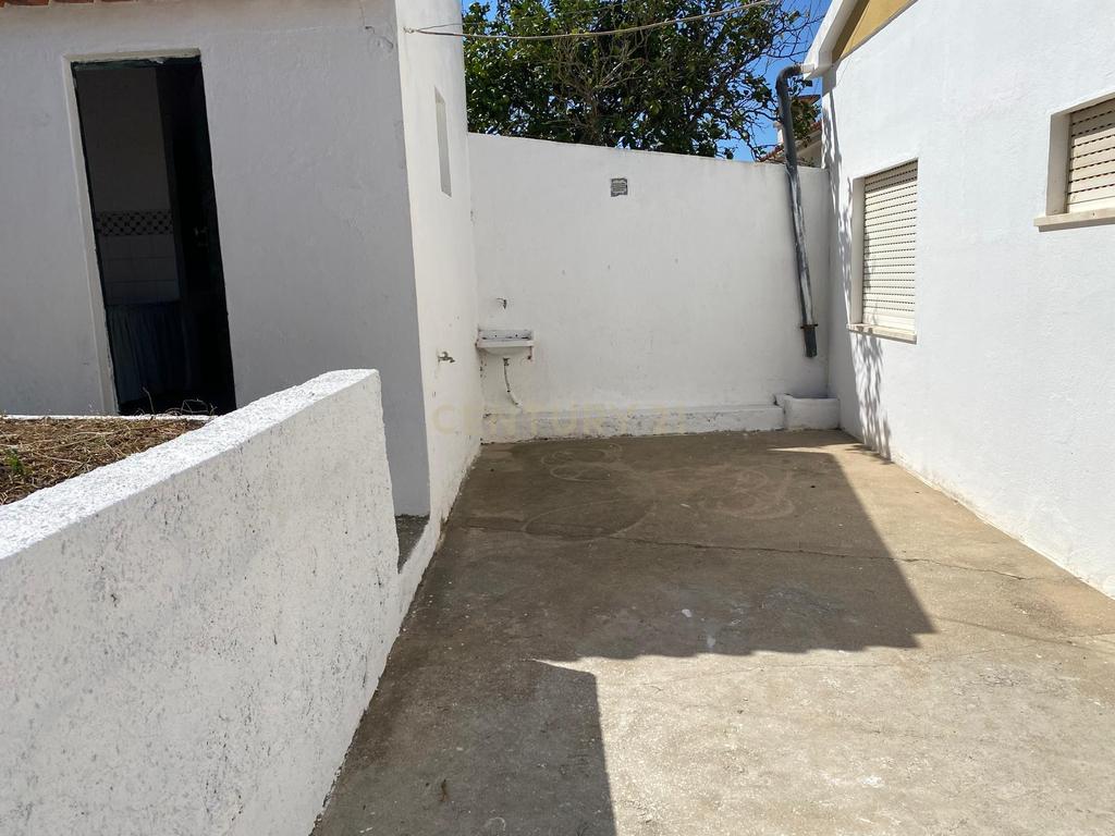 Moradia V3 com garagem e armazém Torres Vedras - Image 12