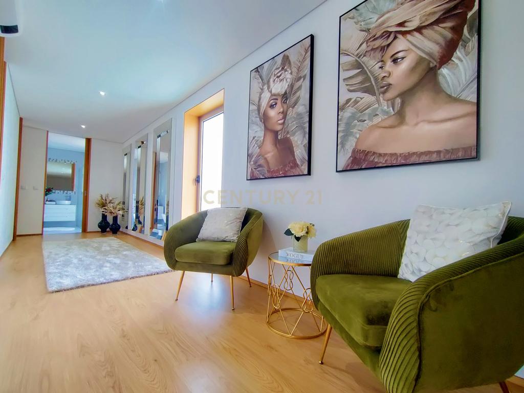 Moradia T4 Moderna com Piscina e Jardim – Touguinha - Image 29