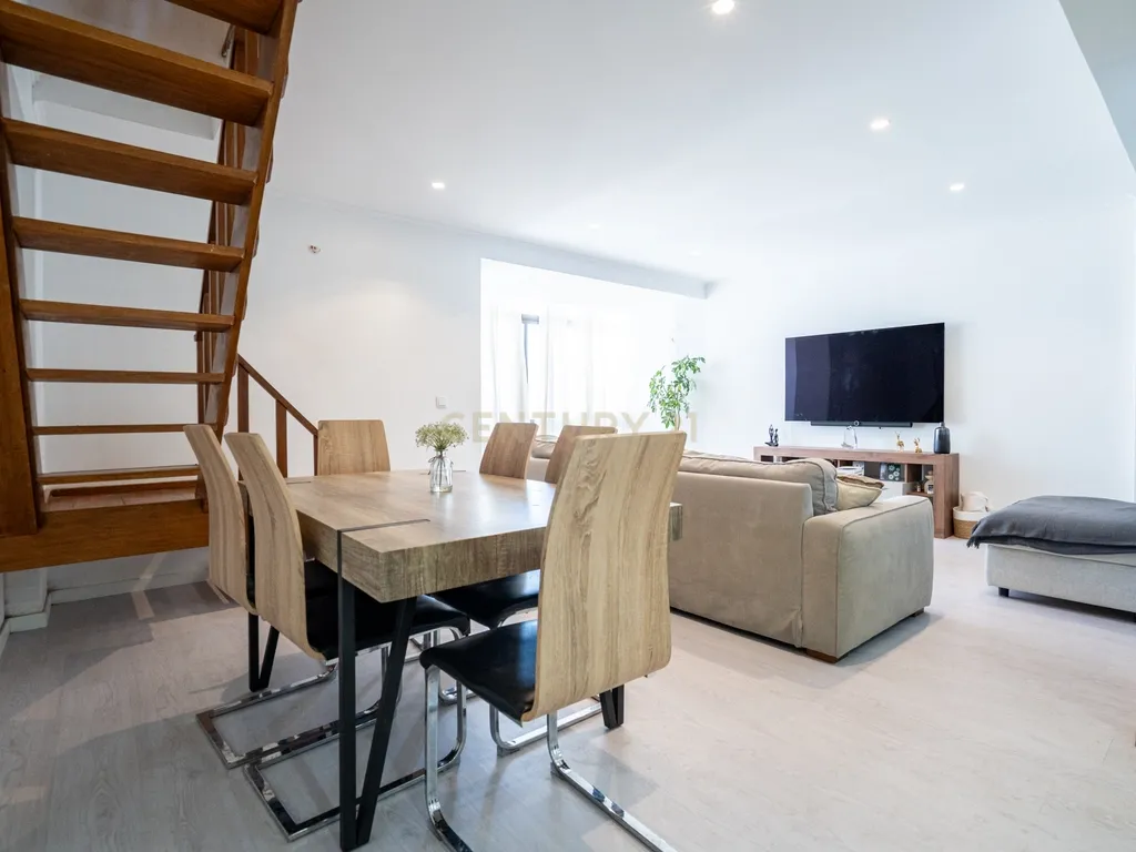 Fantástico Apartamento T2 Transformado em T3 na Parede – Próximo da Praia com estacionamento - Image 19