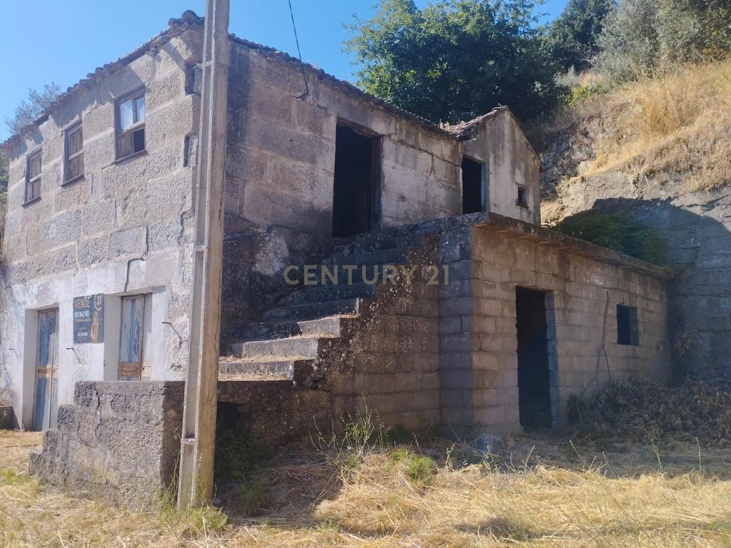 Moradia em ruina repleta de belas histórias, para reconstruir, no coração do Douro em Frende, Baião - Image 23