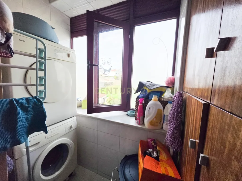 Apartamento T3 no Centro de Paredes – Espaço, Conforto e Localização Privilegiada - Image 9