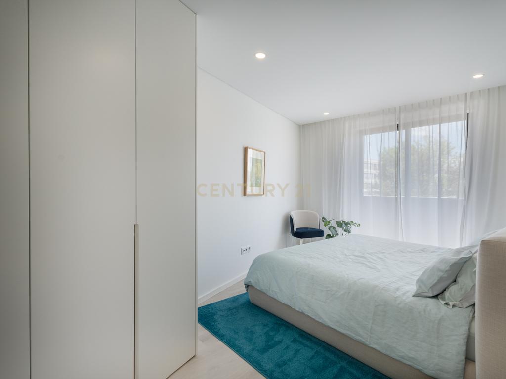 Luxuoso Apartamento Novo com Vista Parque em Lousada - Image 25