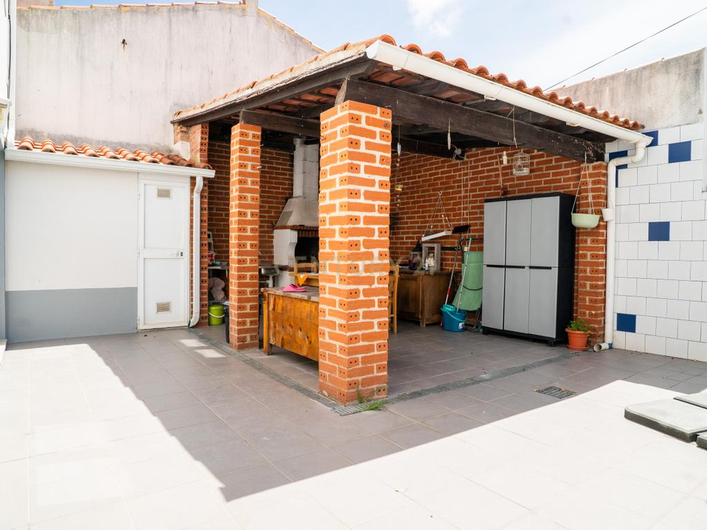 🏡 Moradia T4 Impecável em Olho Marinho – a poucos minutos de Peniche! - Image 37