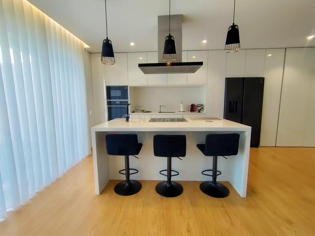 Moradia T4 Moderna com Piscina e Jardim – Touguinha - Image 48