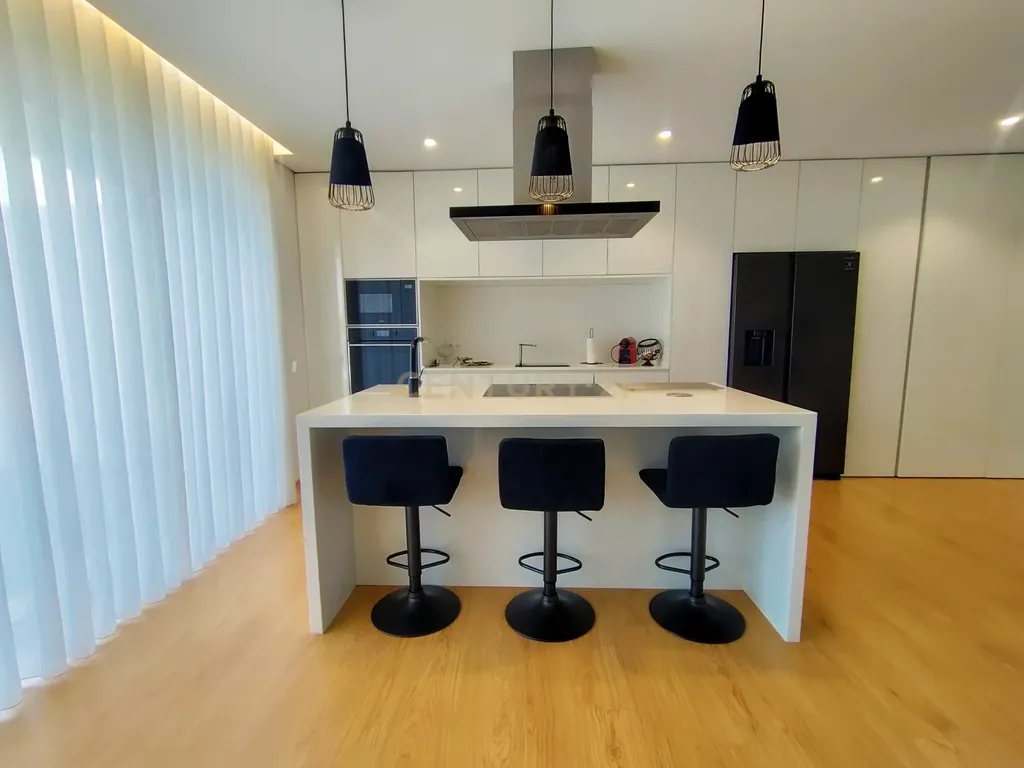 Moradia T4 Moderna com Piscina e Jardim – Touguinha - Image 48