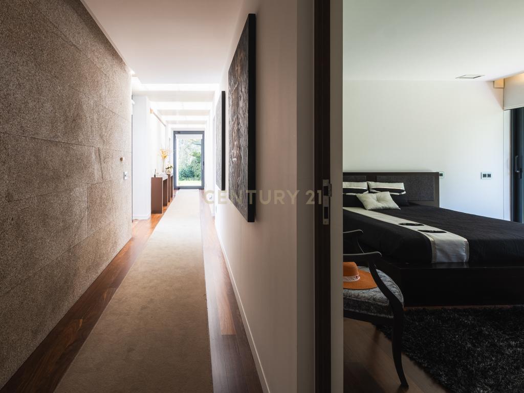 Luxuosa Moradia T4 com Piscina e Vista Panorâmica em Lousada - Image 30