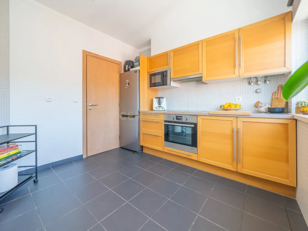 Excelente Apartamento T3 Duplex c/ Garagem, na Galiza, Estoril, Cascais - Image 2