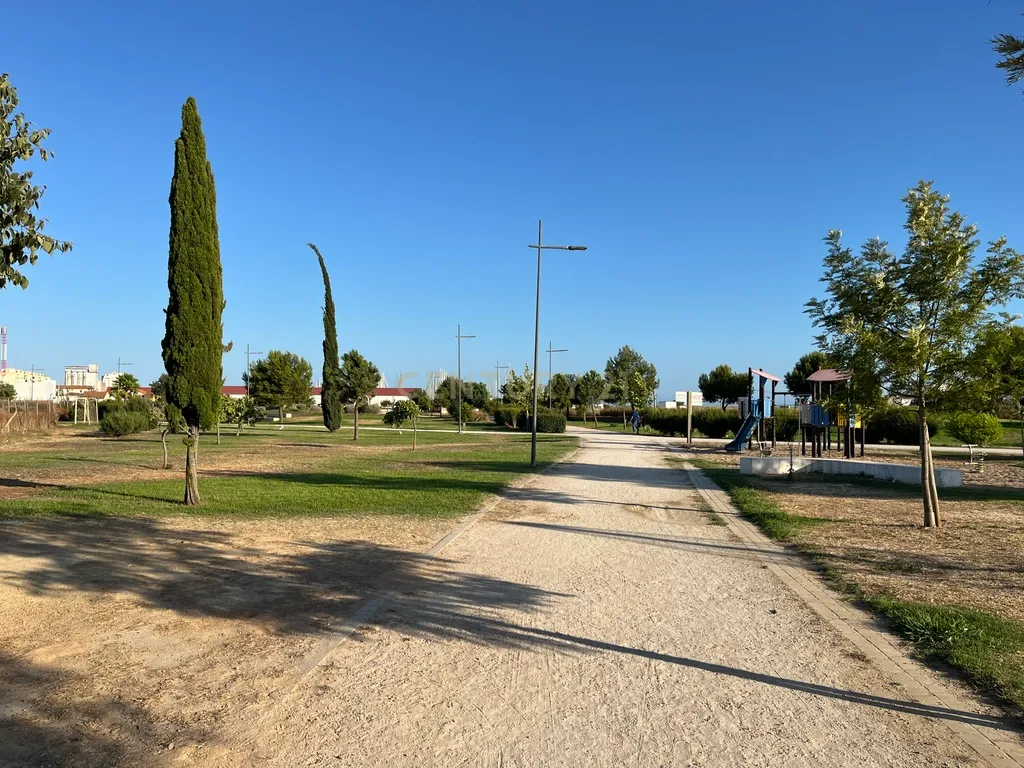 Terreno Para Construção no Parque Ribeirinho de Faro. Contiguo ao novo projeto de requalificação da Frente Ribeirinha de Faro. - Image 2