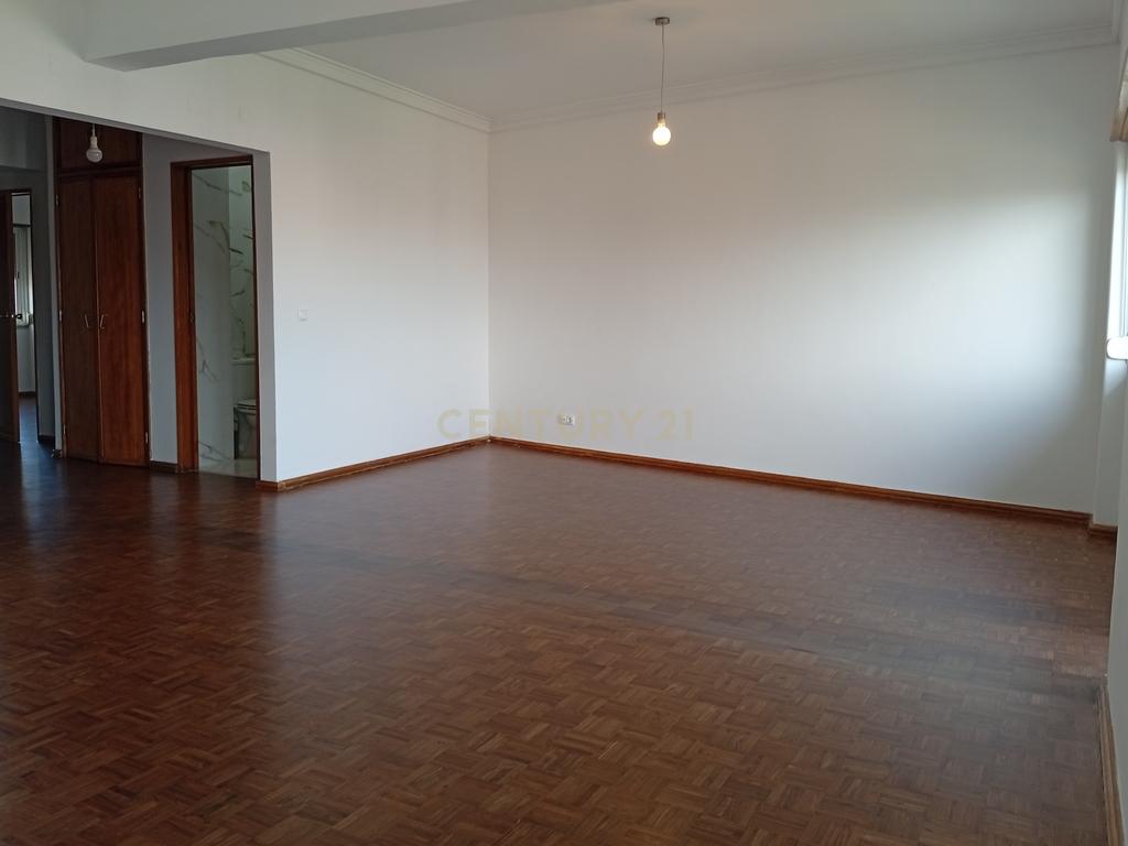 Apartamento T2 na Alameda - Image 6