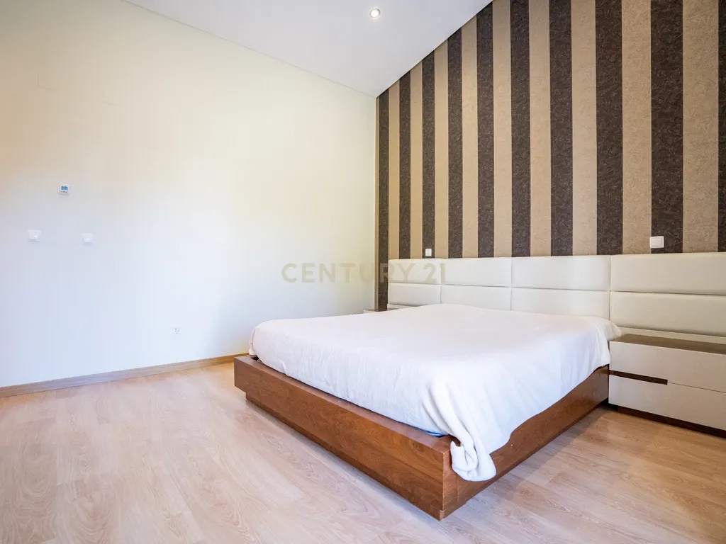 Moradia Contemporânea T4 em Santo António da Charneca - Barreiro - Image 44