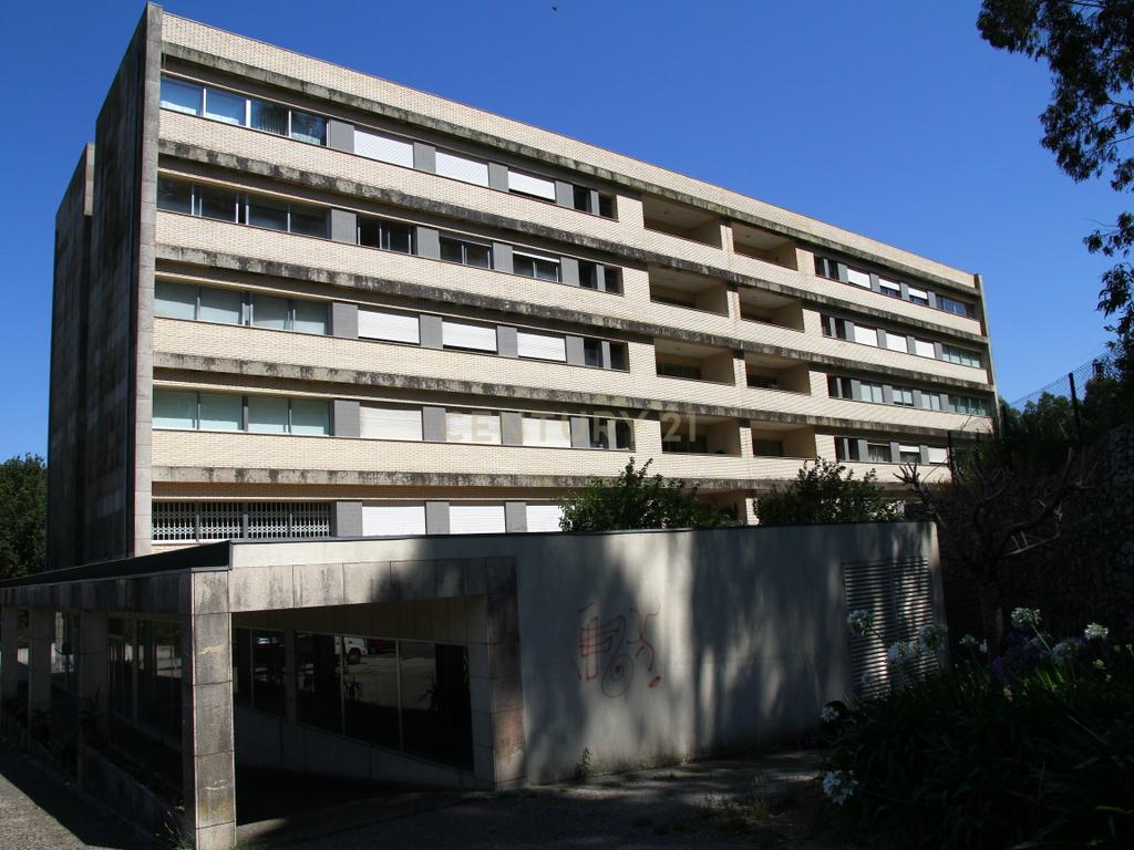 Apartamento T3 com Garagem e Arrumos, Moreira da Maia, Maia - Image 2