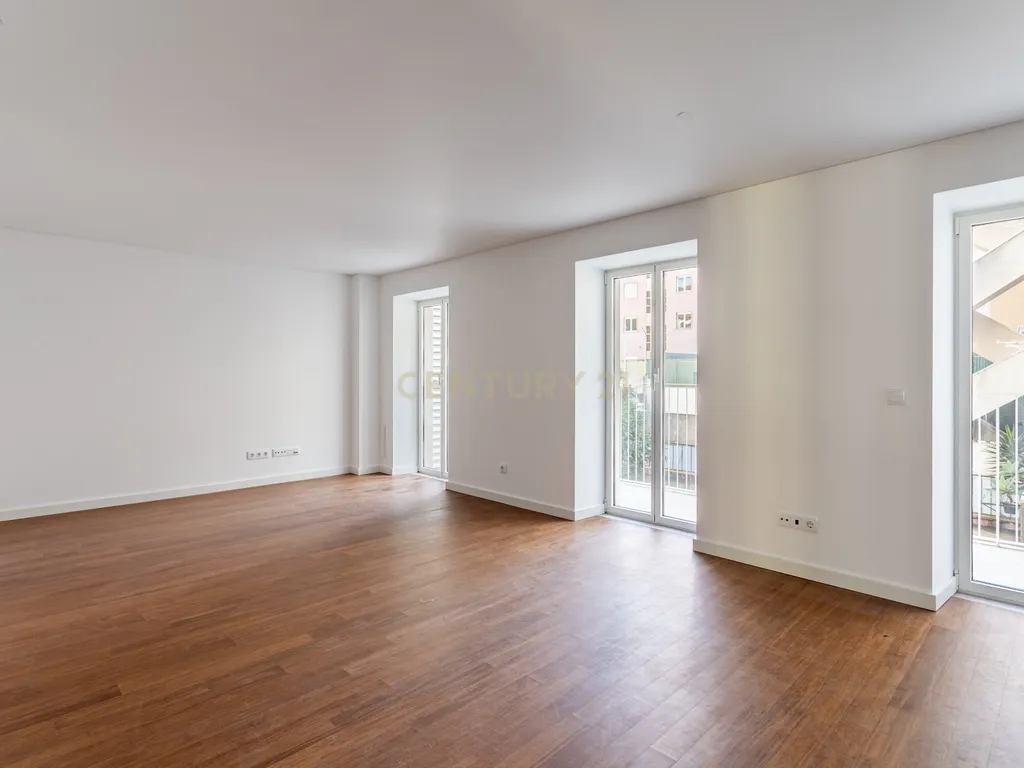 Apartamento T2 novo com varanda Rua Palmira Lisboa - Image 3