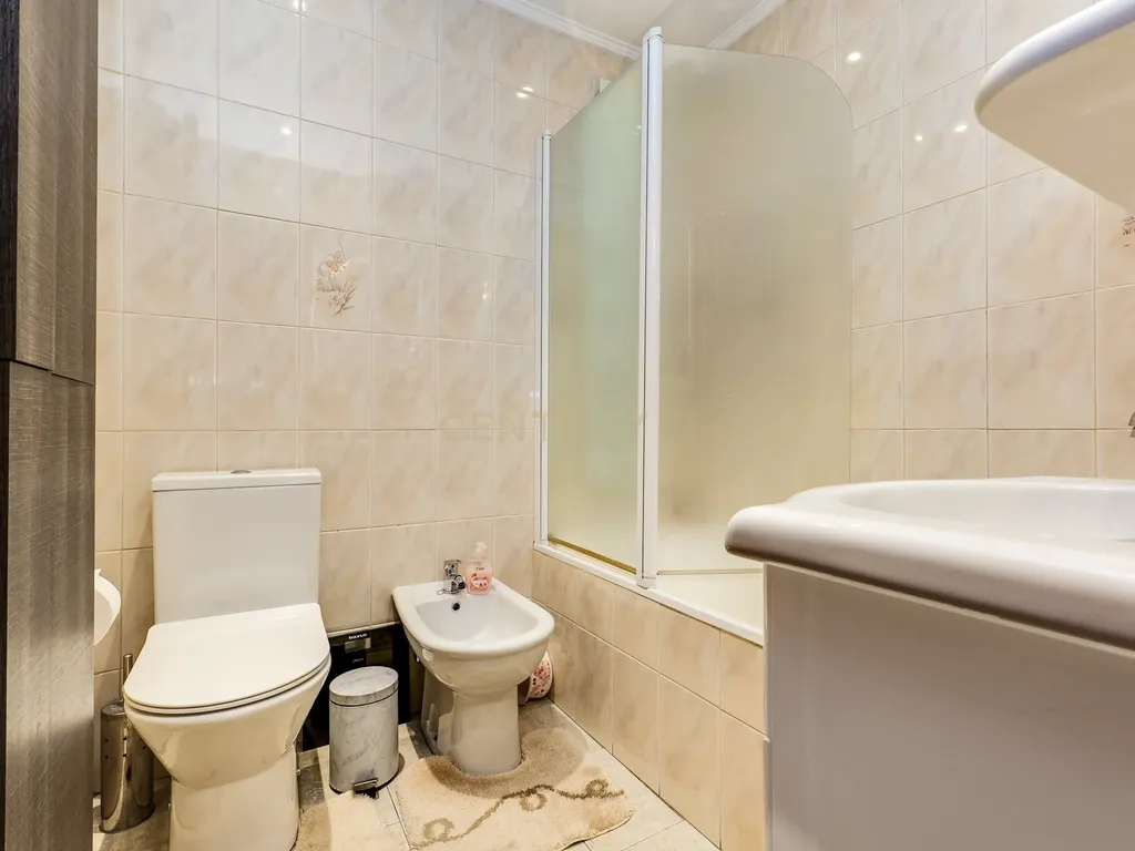 Apartamento T2 com 87 m² em excelente estado – São João da Talha - Image 17