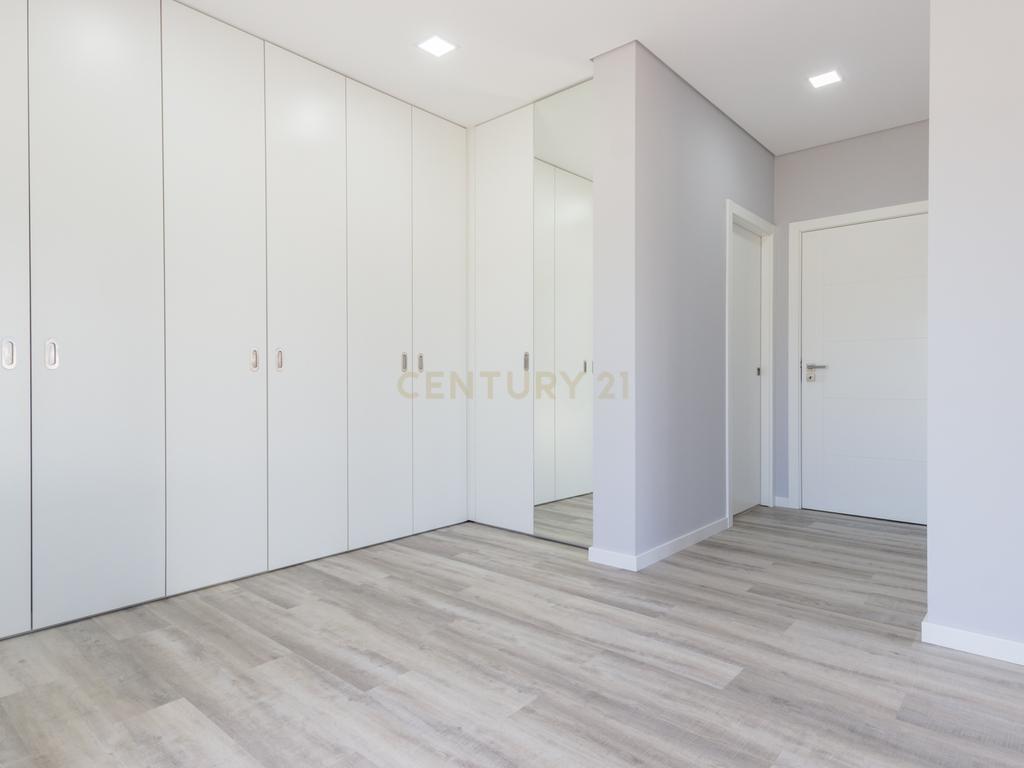Vila Alegre / Fernão Ferro - Luxuosa moradia isolada térrea de 4 assoalhadas com arquitetura comtemporânea inserida em lote de 2775 m² - Image 19