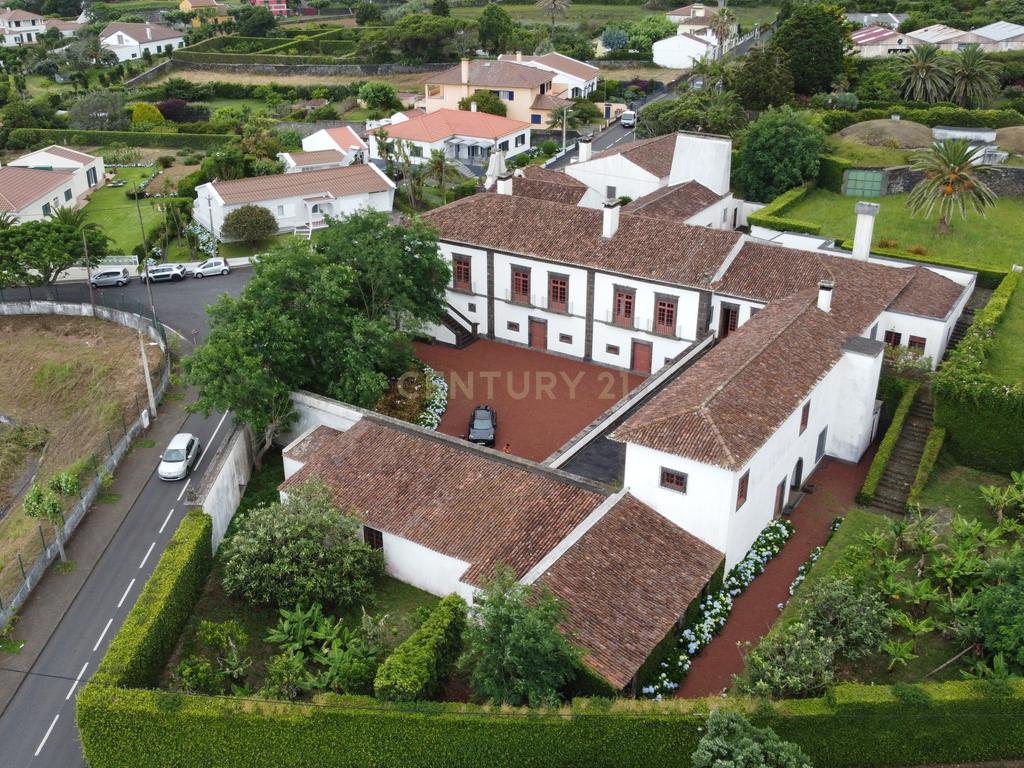 Solar Histórico com Vista Panorâmica na Lagoa - Image 1
