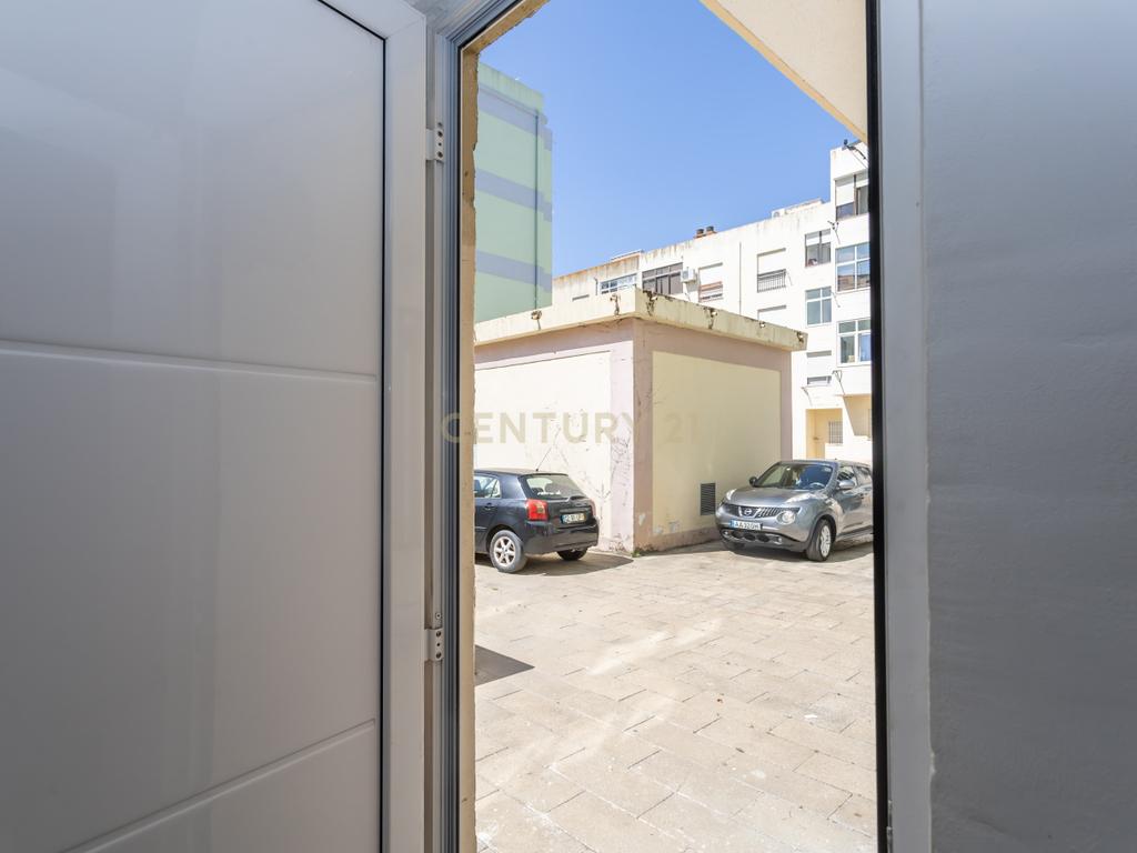Oportunidade de investimento Apartamento T2 Amoreiras, Setúbal - Image 21