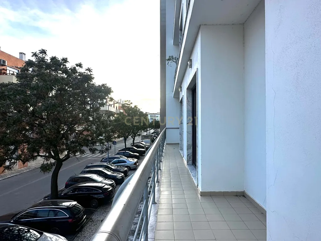 Apartamento T4 com Terraço, Varandas, Garagem e Lugar de Estacionamento, na Vila Serena, Pinhal Novo - Image 28