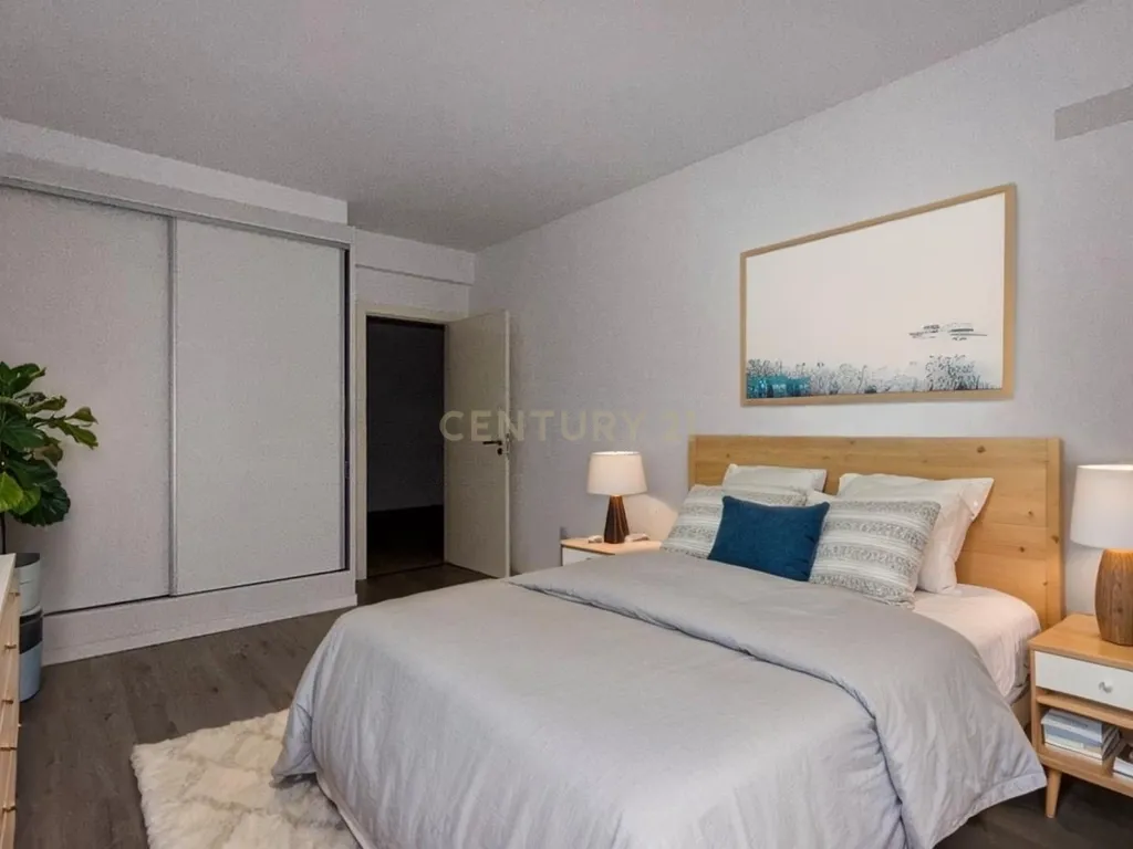 Apartamento T3 com Duas Varandas e Arrecadação, no Pinhal Novo - Image 19