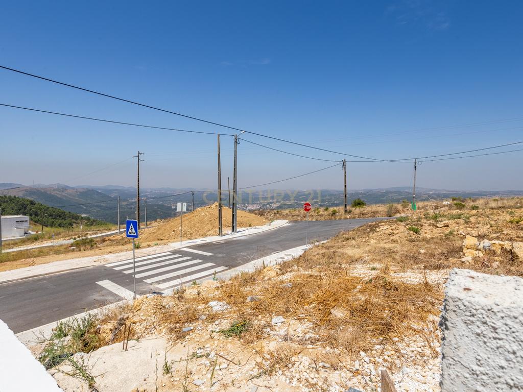 Moradia T3 Nova com vista desafogada em  Vialonga - Image 35