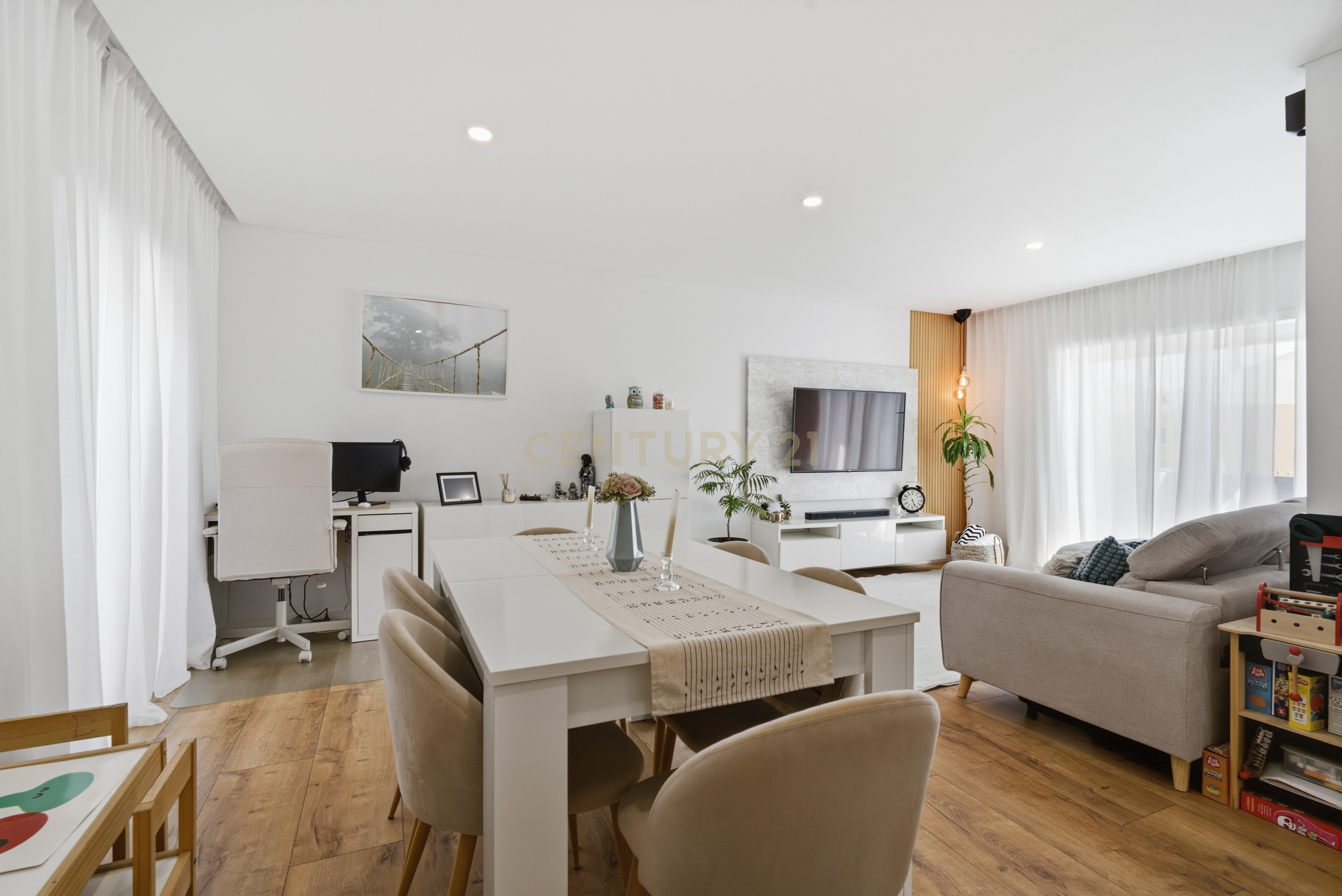 Fotografia 3 de Moradia T3+1 Totalmente Remodelada  em 2026 com Piscina, Painéis Solares e Vista de Campo | Sendieira
