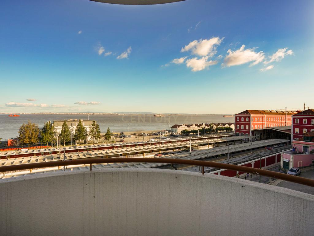 Apartamento T3 com Vista de Rio, São Vicente, Lisboa - Image 38