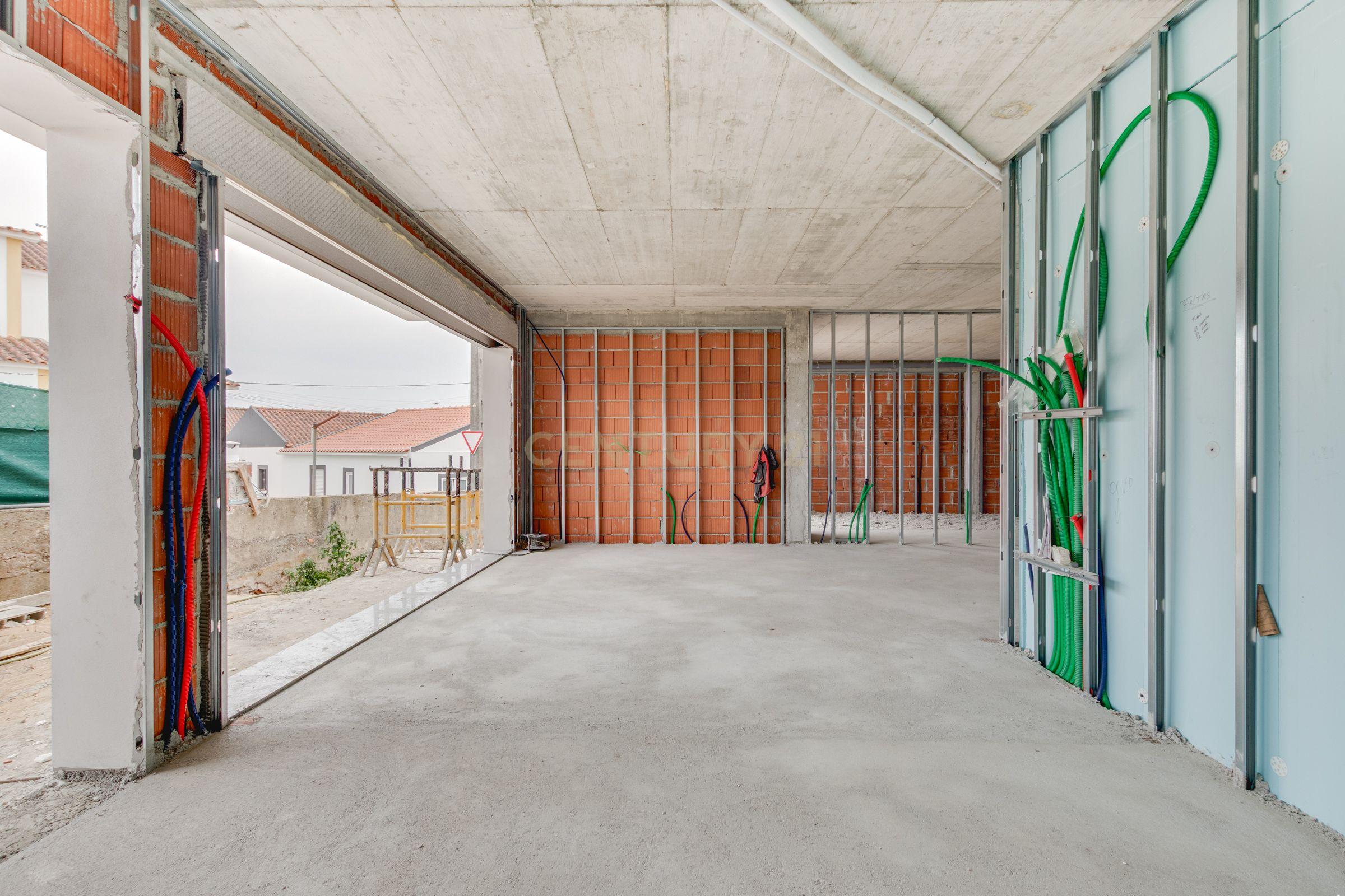 Fotografia 8 de Moradia Térrea em Construção: Conforto e Modernidade no Ramalhal, Torres Vedras