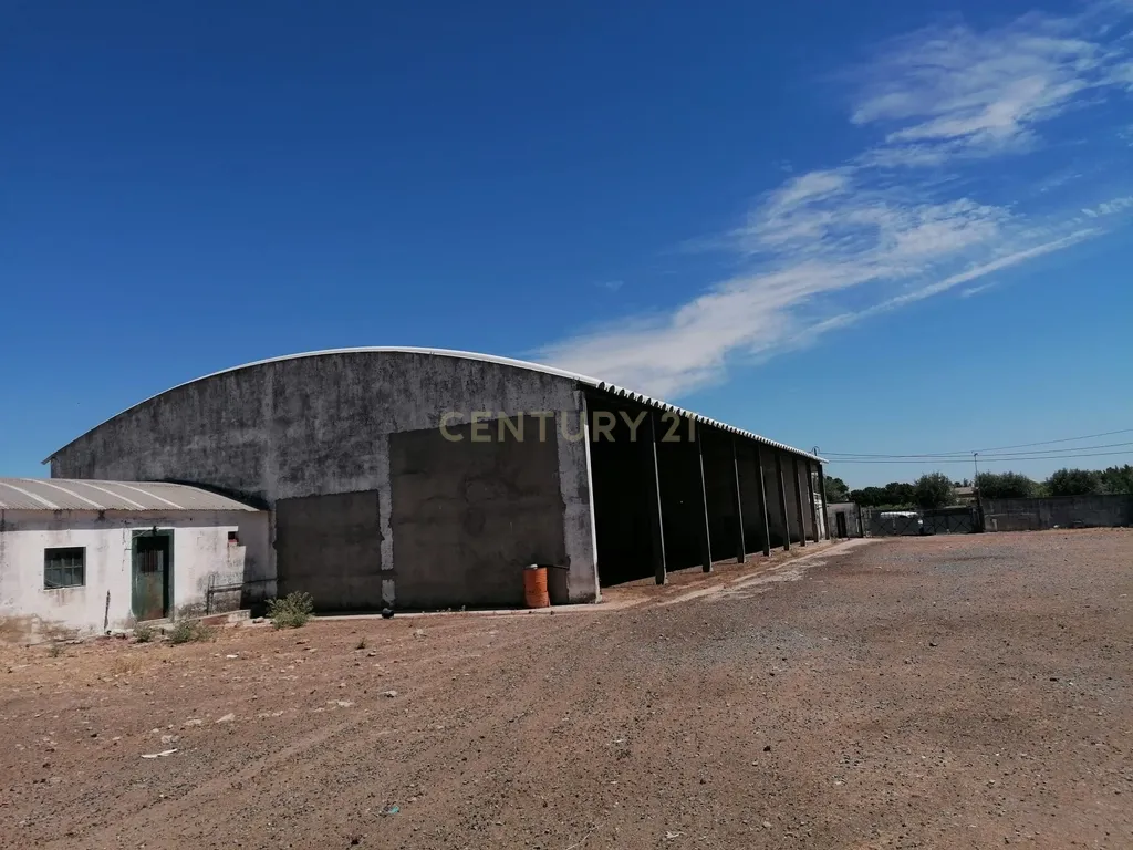 Beja, 2040,150 m2 de Armazéns Diversos instalados em 7190,690 m2 de terrenos Urbanos e ainda 2,5 hectares de terrenos Rústicos - Image 6