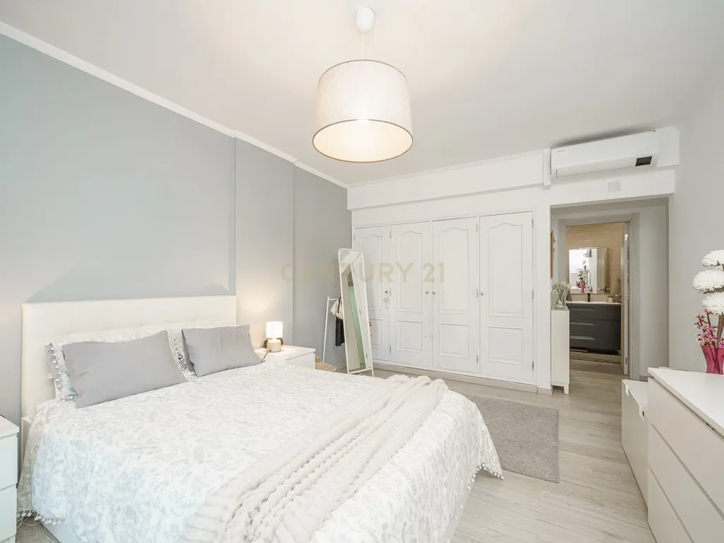 Apartamento T4 renovado | 175 m² | 3 varandas | Bairro do Liceu, Setúbal - Image 28