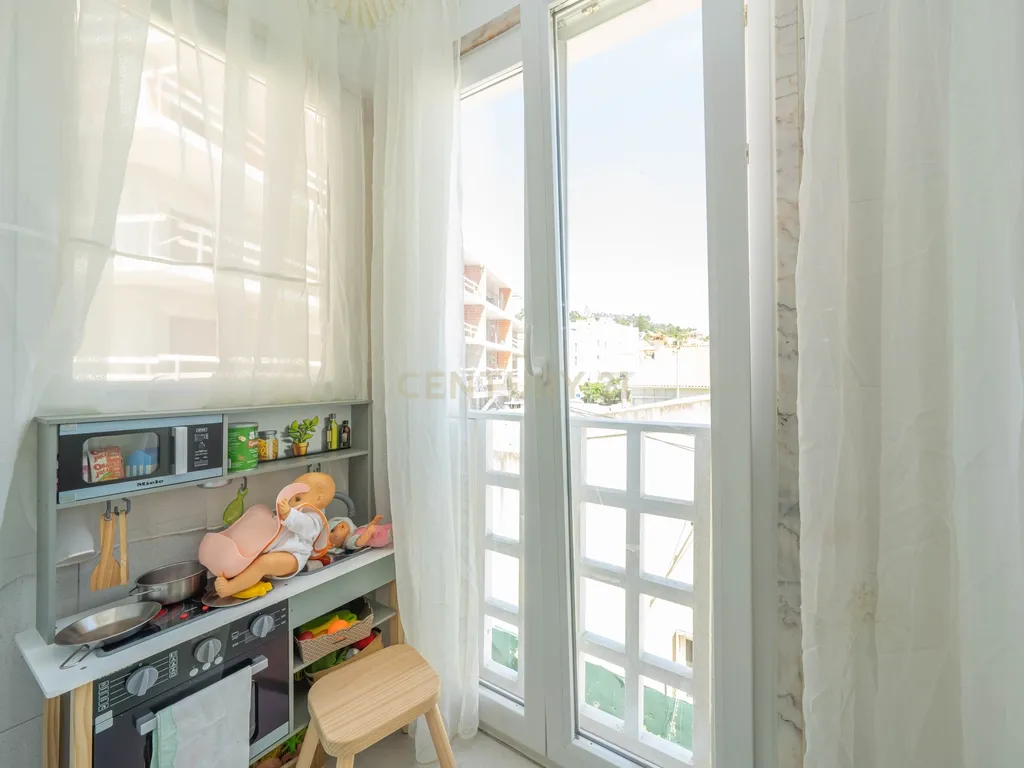 Apartamento T2, com Parqueamento e Arrecadação, em Caneças - Image 9
