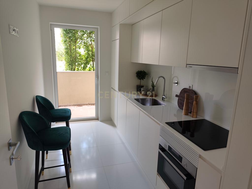 Excelente Apartamento T2 bastante Central no Areeiro com Jardim Privativo - Image 11