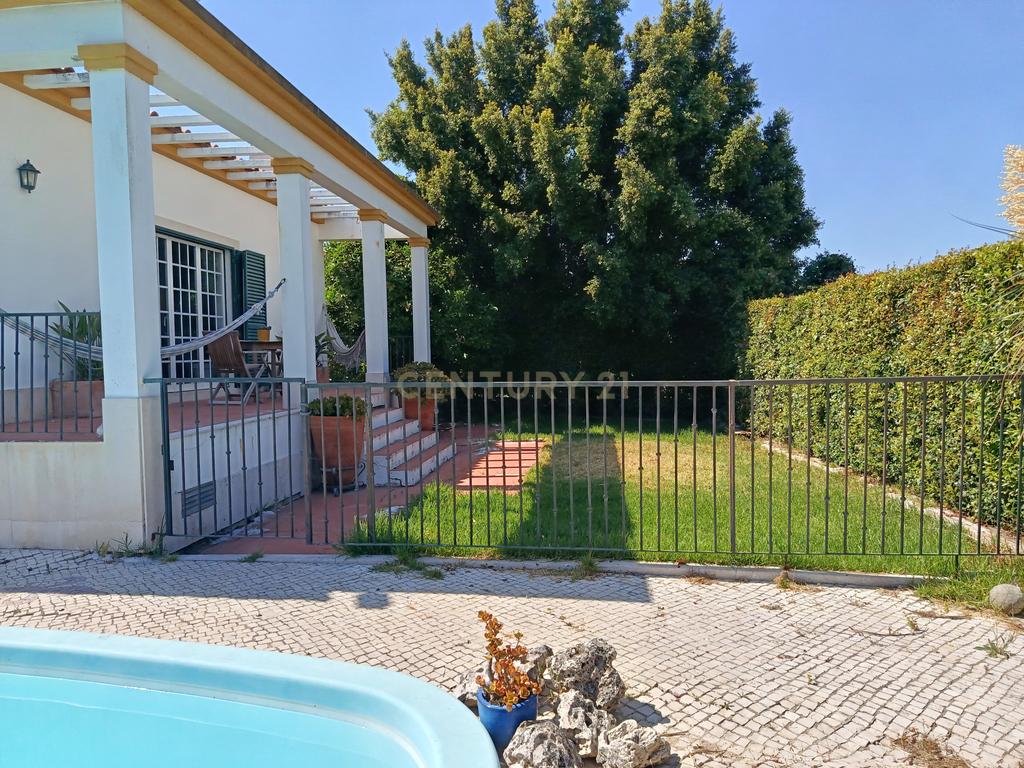Casa Isolada em Sampaio-Sesimbra, Setúbal com Piscina e Vista Panorâmica - Image 14