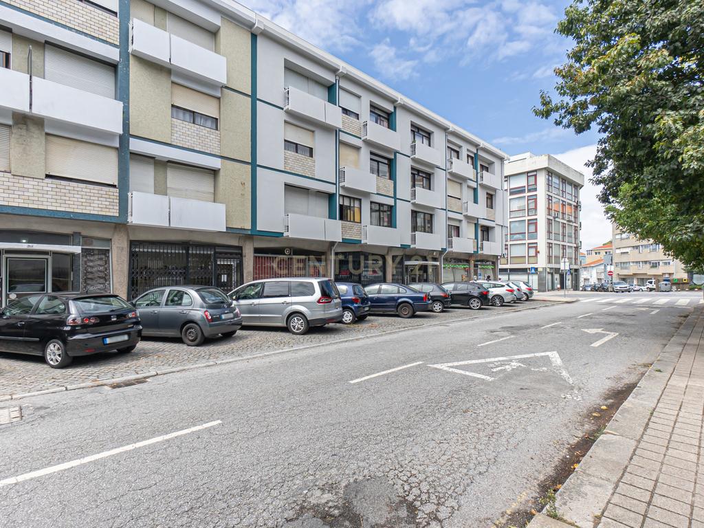 T2+1 com varanda e excelente localização junto à Quinta do Covelo | Paranhos - Image 15